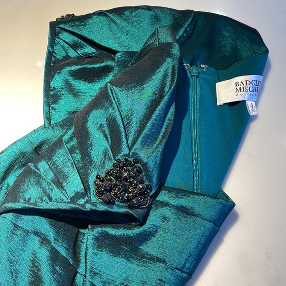Badgley Mischa Collection emerald green dress with black appliqué sleeve - Picture 7 of 10